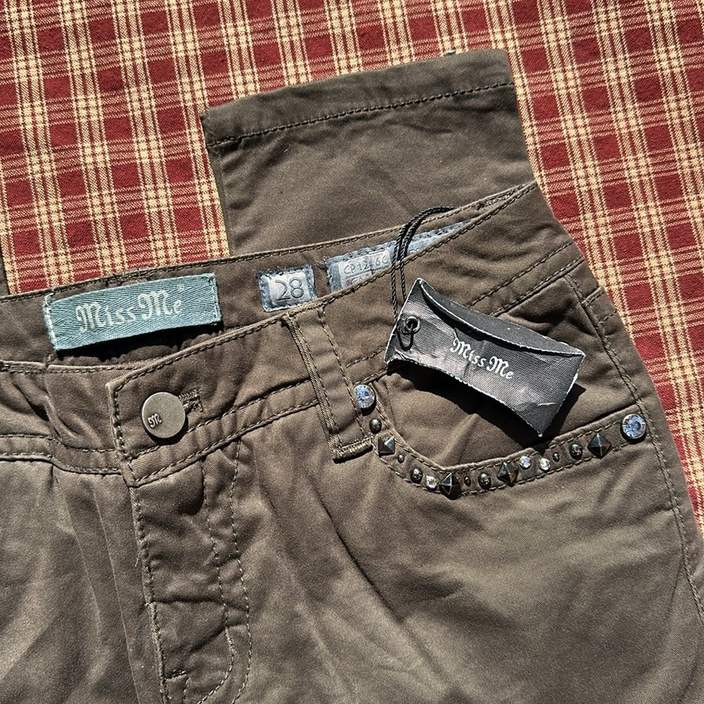 Woman’s Miss Me Skinny Leg Cargo Pants